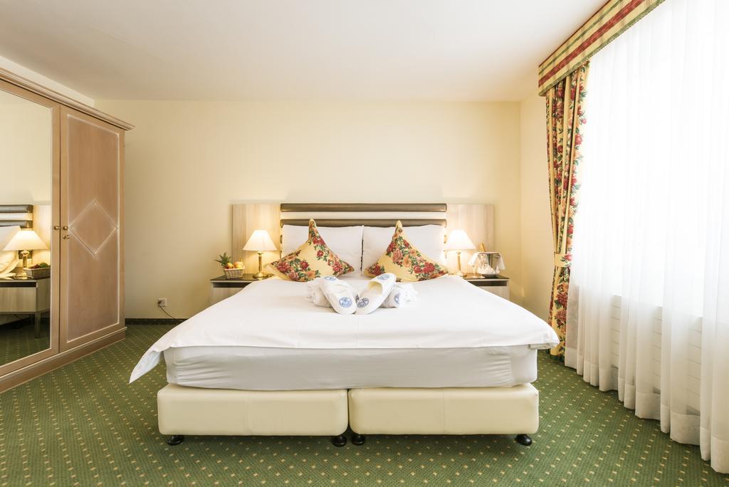 Posthotel Holiday Villa 阿罗萨 外观 照片