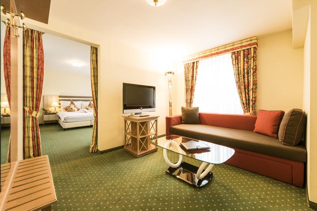 Posthotel Holiday Villa 阿罗萨 外观 照片