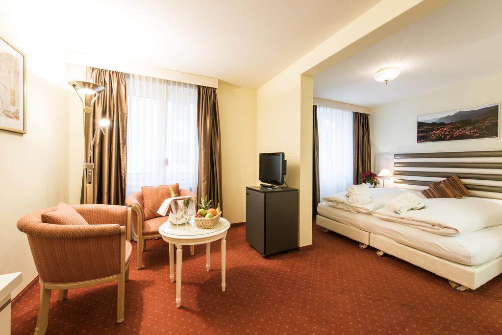 Posthotel Holiday Villa 阿罗萨 外观 照片