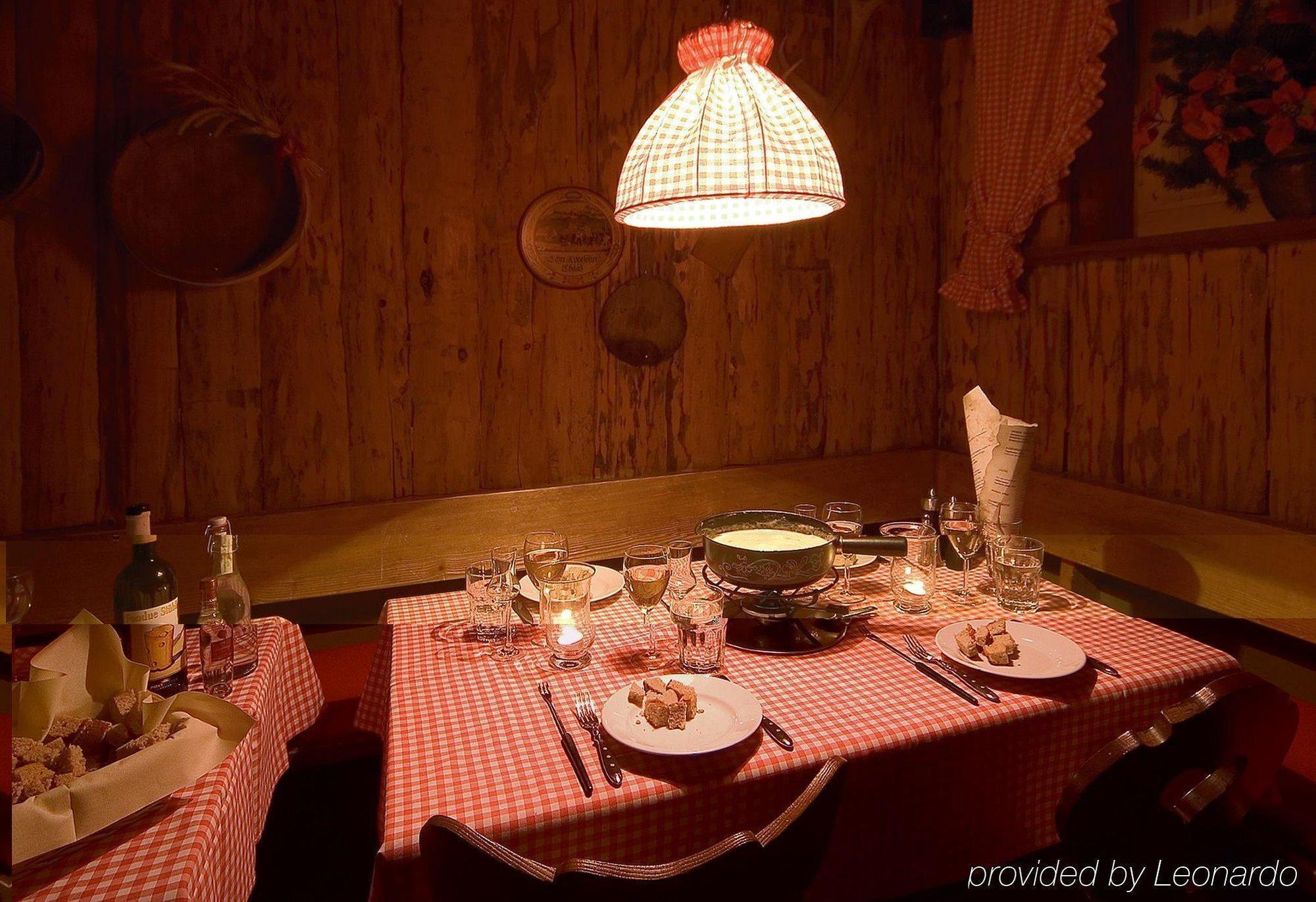 Posthotel Holiday Villa 阿罗萨 餐厅 照片